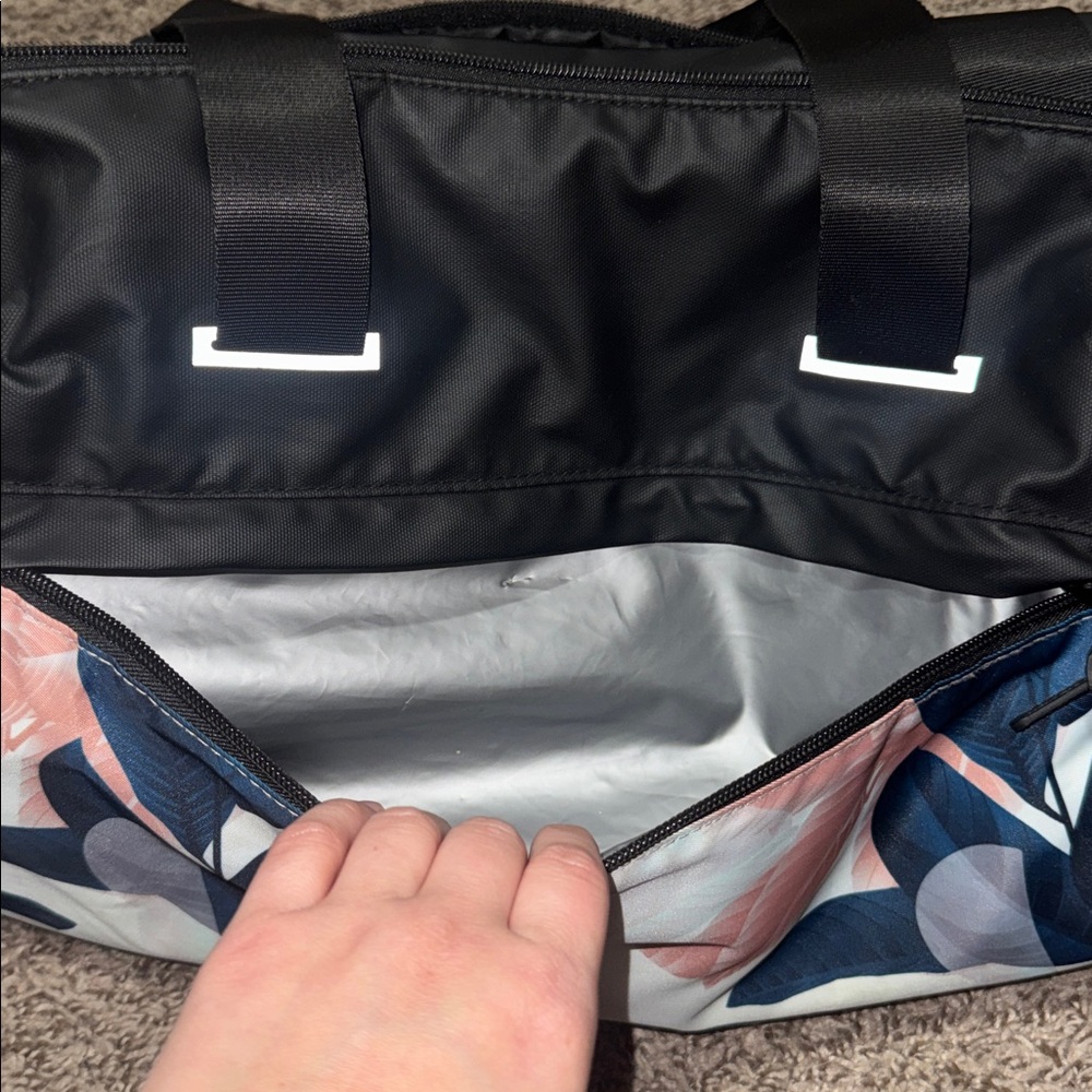 Vooray Women's Floral Gym Bag - Picture 6 of 12